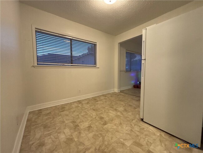 Building Photo - 205 Magdalena Dr