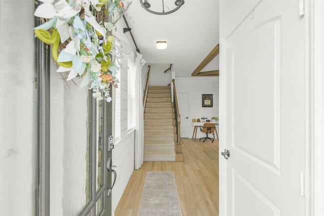 Building Photo - 5526 Hyde Park Dr