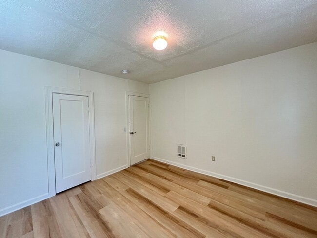 Building Photo - South Eugene Newly Remodeled