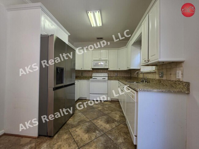 Building Photo - 5004 Melrose Way