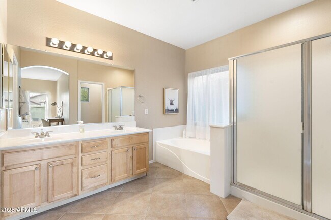 Building Photo - 17471 W Desert Sage Dr