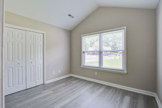 Building Photo - 9621 N Cardinal Dr