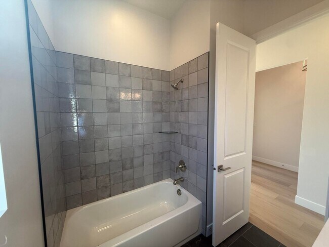 Building Photo - Brand New 4 Bedroom Home!!