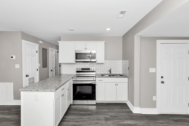 Building Photo - 908 Fairway Dr NW