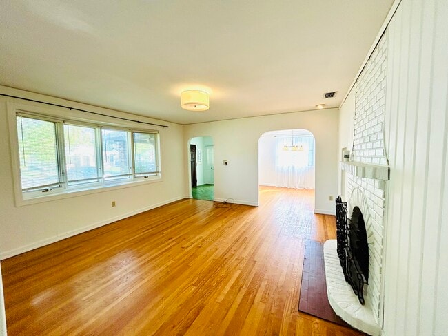 Building Photo - 1258 Monterey St