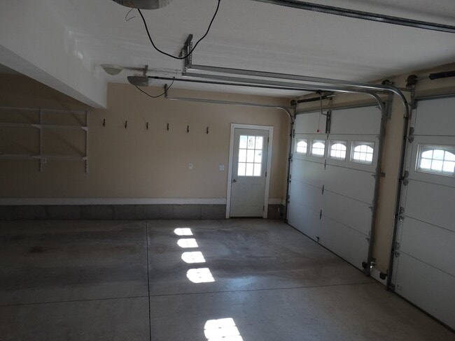 Building Photo - 602 Lynhurst Ave