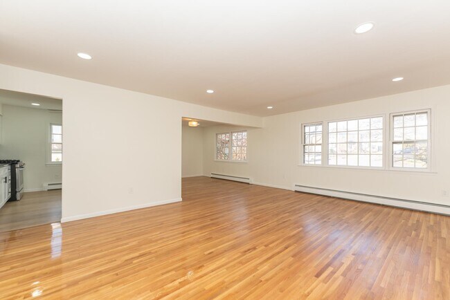 Apartment Main view - 32 Roseland Ave