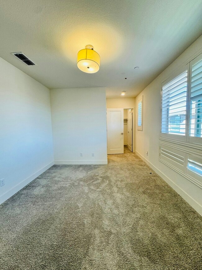 Building Photo - 5720 Greige Cir