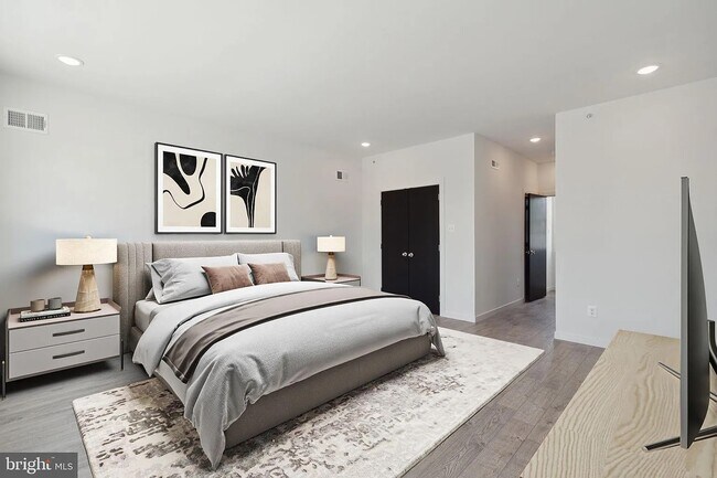 Building Photo - 5608 Florence Ave