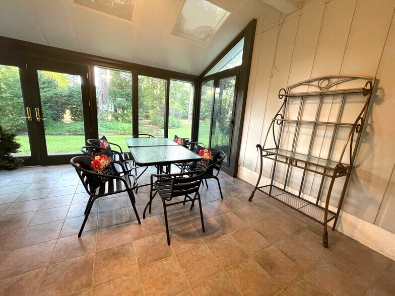 Building Photo - 3 Foxhill Ct