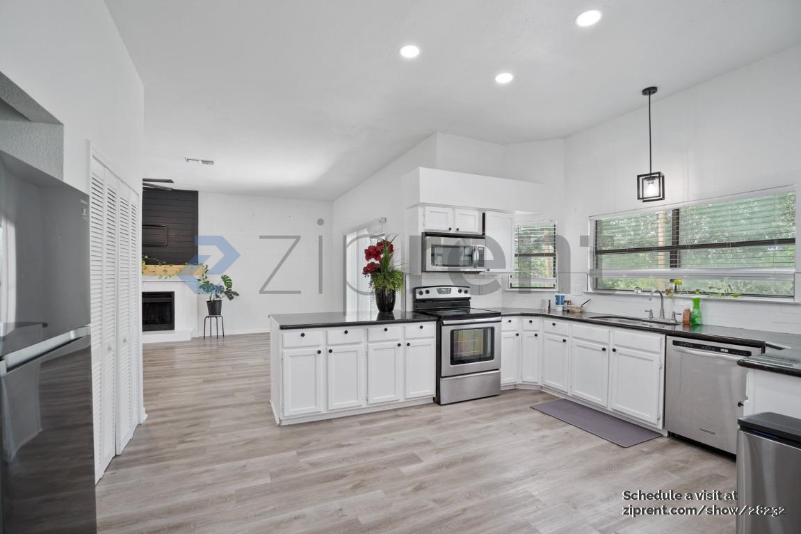 Building Photo - 9830 Sugarloaf Dr