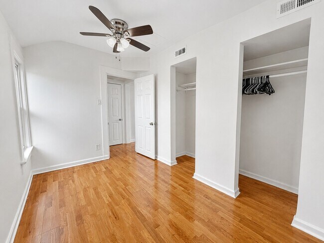Building Photo - 1830 N Mozart St