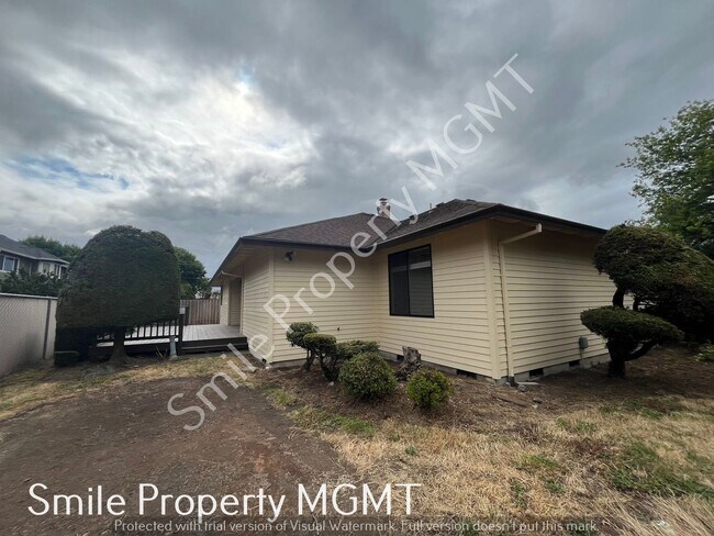 Building Photo - Three Bedrooms single house in NE Portland with double garage