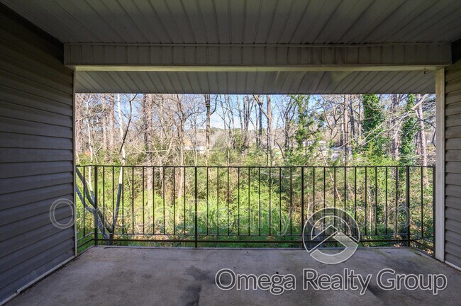 Building Photo - 1600 14th Ave E