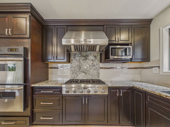 Building Photo - Immaculate Menlo Park house for rent now! $9,100