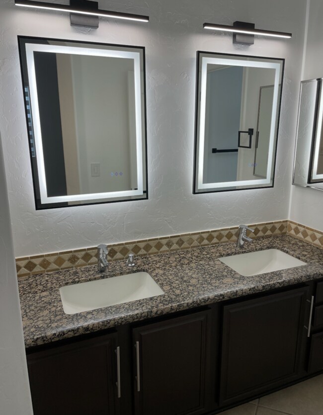 Building Photo - Gated community near Sabino Canyon/Tangue Verde
