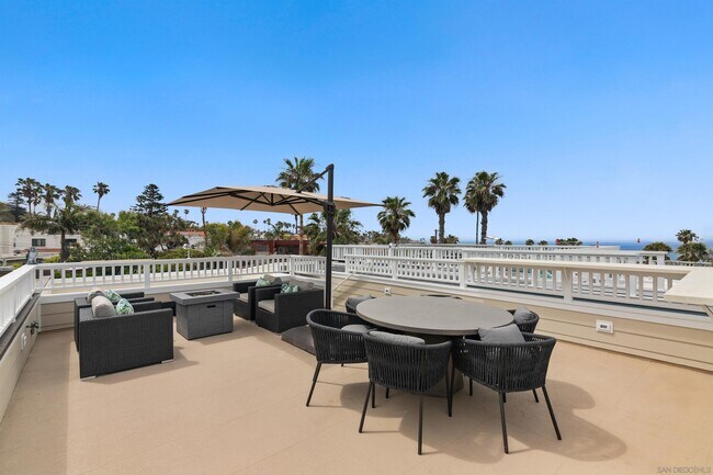Building Photo - 298 Playa Del Sur St
