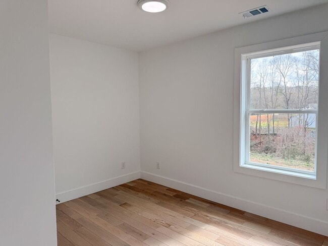 Building Photo - 303 R C Thompson Rd