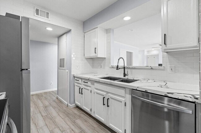 Building Photo - 14600 Fonmeadow Dr