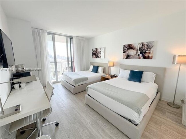 Building Photo - 2602 E Hallandale Beach Blvd