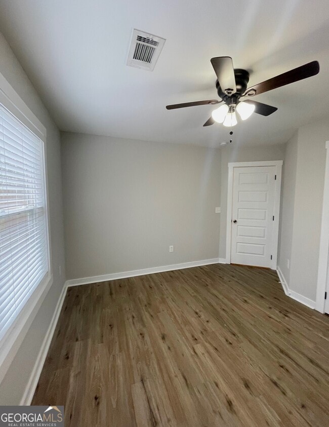 Building Photo - 156 Crest Pointe S