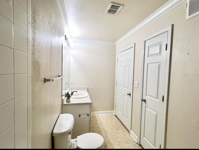 Building Photo - 18469 Bridle Club Dr