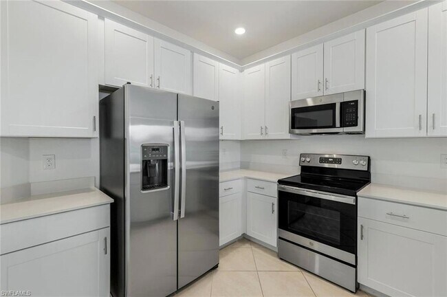 Building Photo - 2858 Blossom Wy