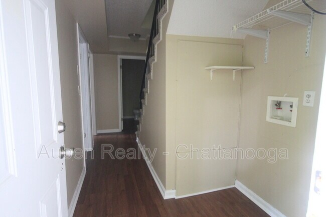 Building Photo - 6221 Hansley Dr