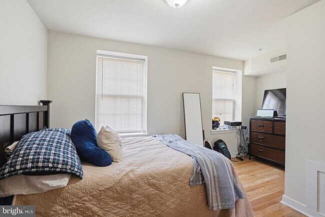 Building Photo - 520 S 4th St