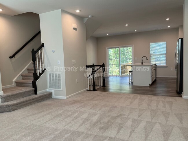 Building Photo - 6625 Pathfinder Wy