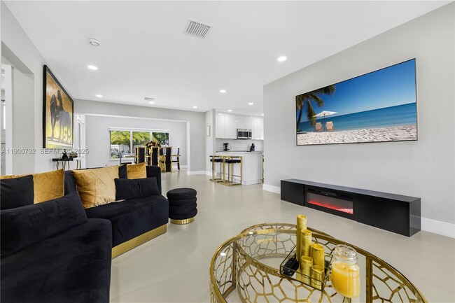 Building Photo - 1104 N 13th Terrace