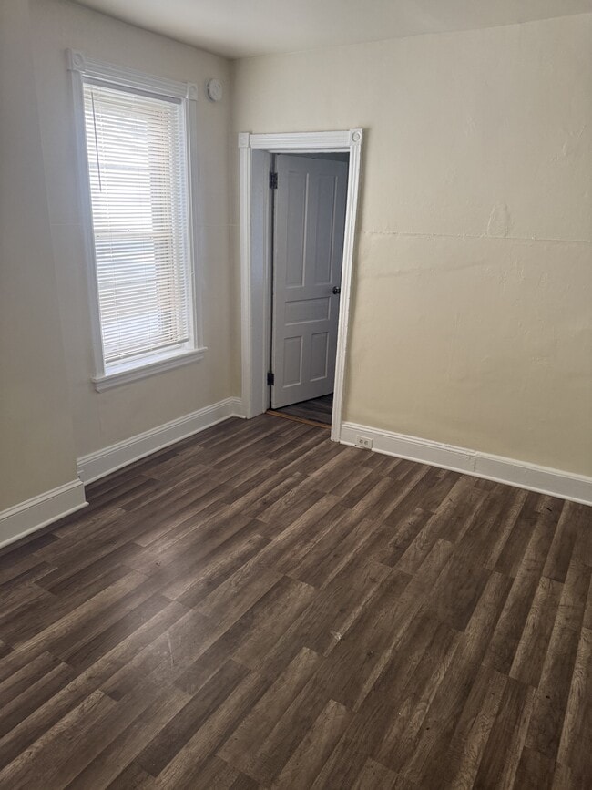 Building Photo - 187 E 18th St