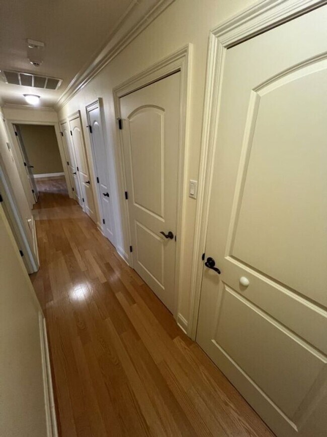 Building Photo - Elegant Two-Story Home with Outdoor Kitchen in Desirable Shadows Lake