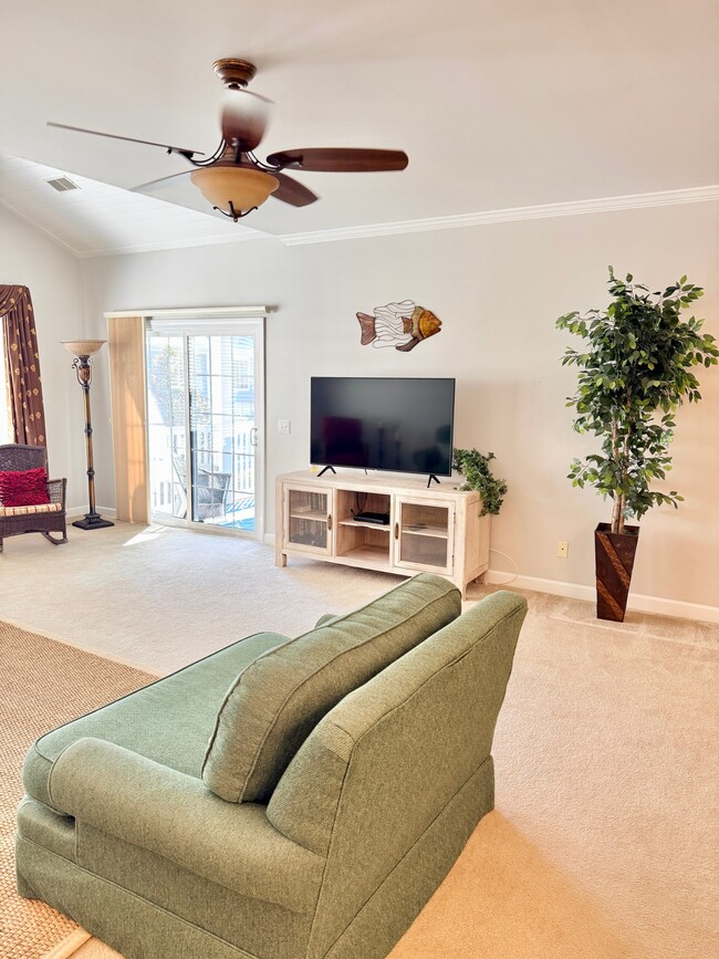 Building Photo - 1371 Hopton Cir