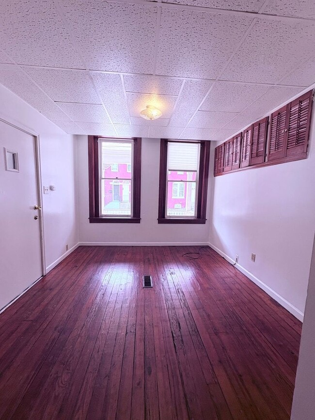 Building Photo - Available Now. 2 Bedroom Apt.