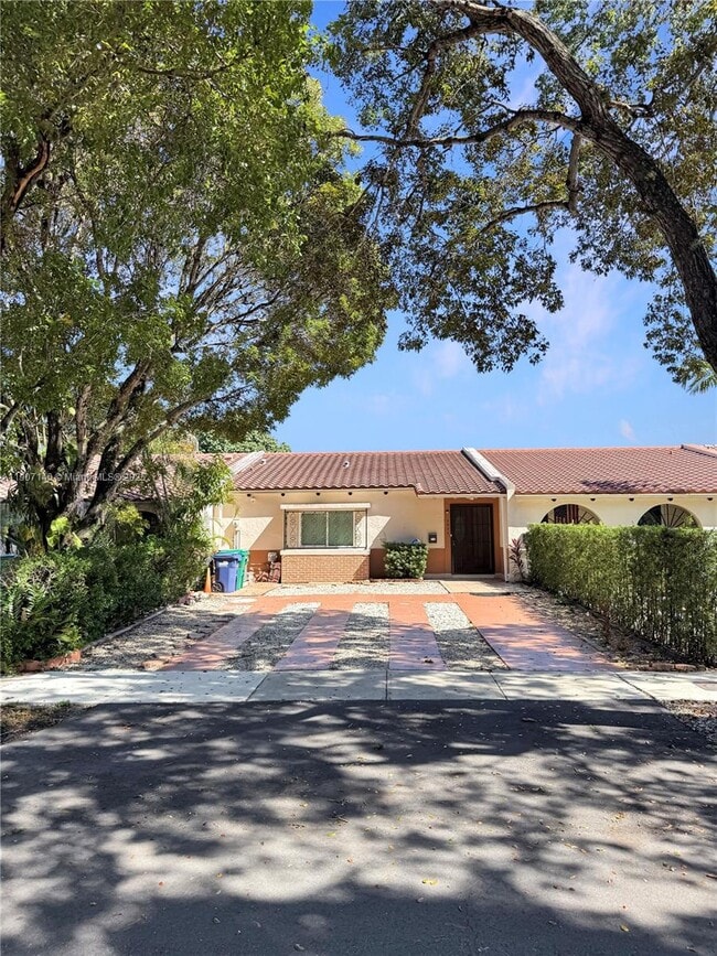 Building Photo - 6936 Holly Rd