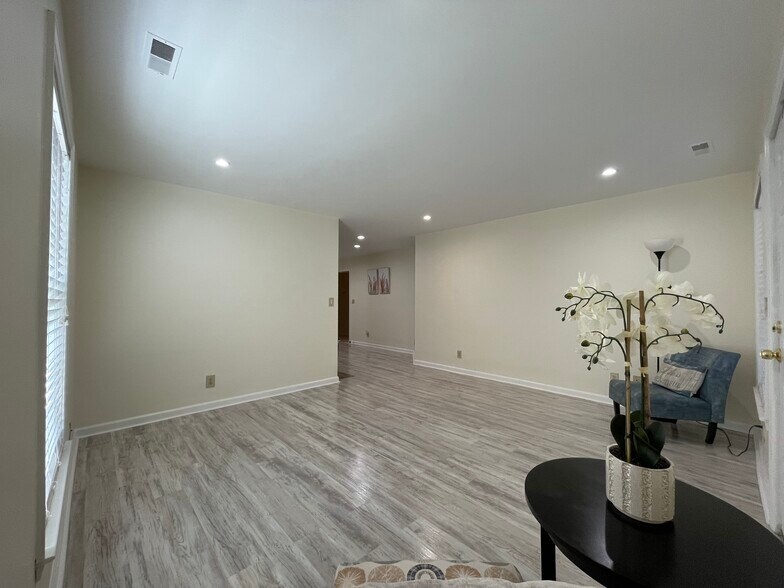 Building Photo - 388 Ocean Ave