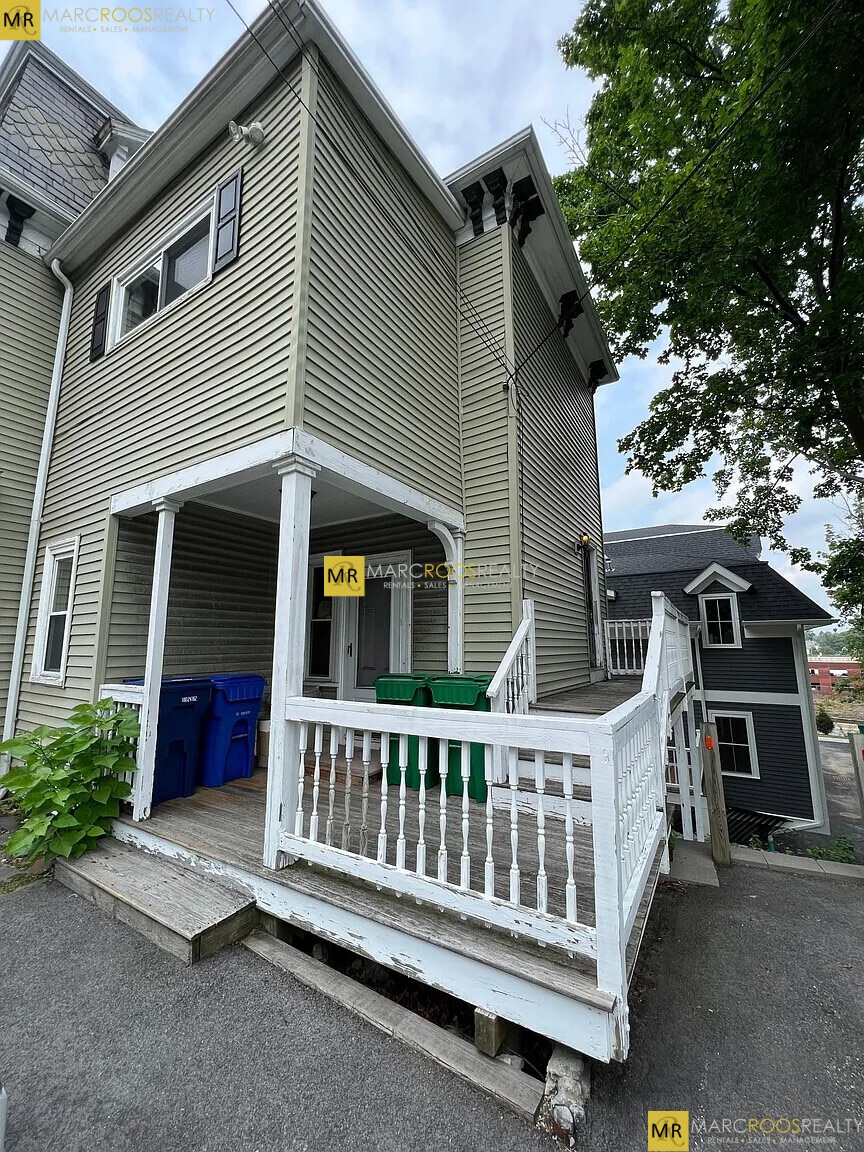 Building Photo - 76 Chestnut St