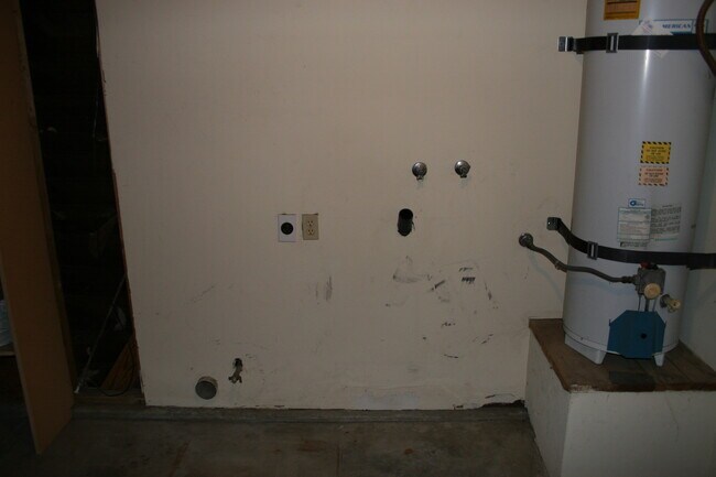 Building Photo - Cute 3 Bed + 2 Bath Home For Rent in Laurelglen Area