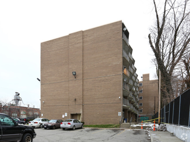 Building Photo - Miles Elmarge
