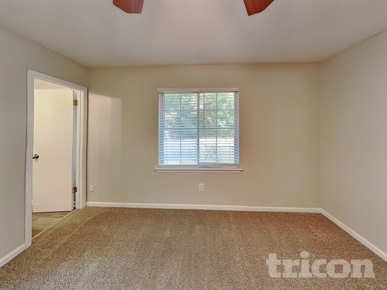 Building Photo - 3182 Lake Monroe Rd