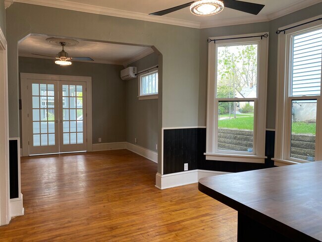 Building Photo - 37 Wyoming St E