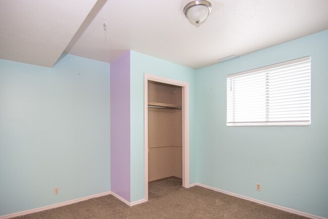 Building Photo - Really Nice 4 bedroom 3 Bath Home on Spacious Lot!