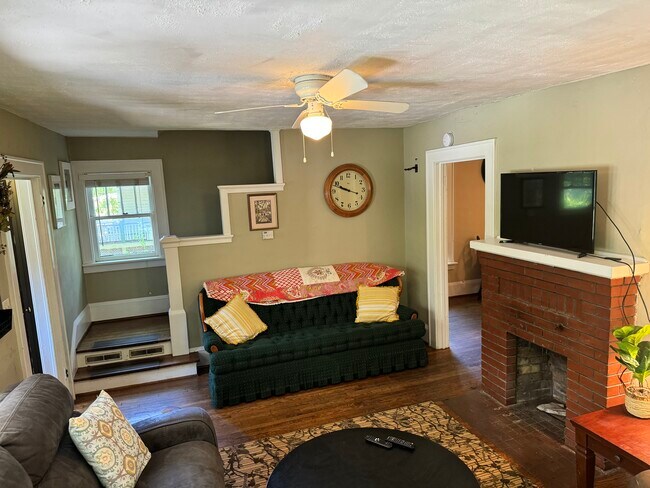 Building Photo - 101 Temple St