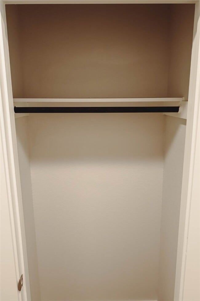 Building Photo - 16 Courageous Side Way