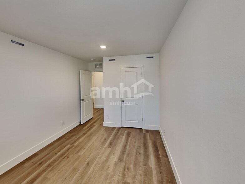 Building Photo - 11187 Magallanes St