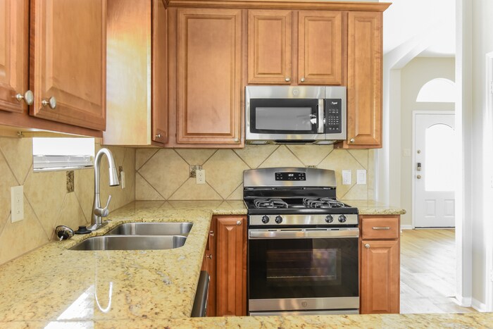 Building Photo - 5047 Gulf Stream Ln