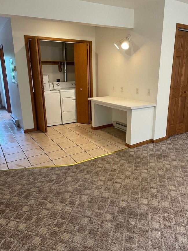 Building Photo - 1214 S Dewey St