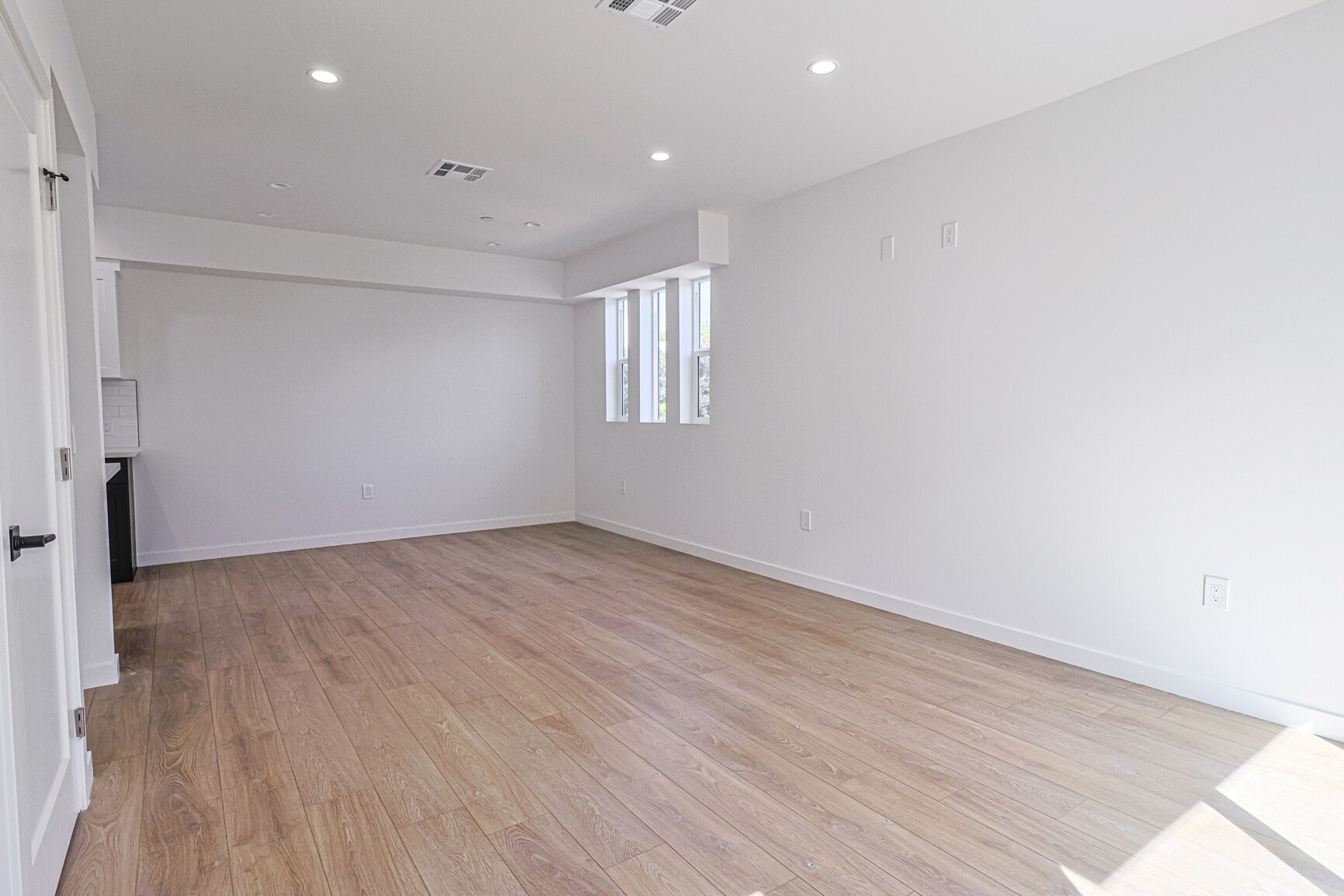 Building Photo - 1227 N June St