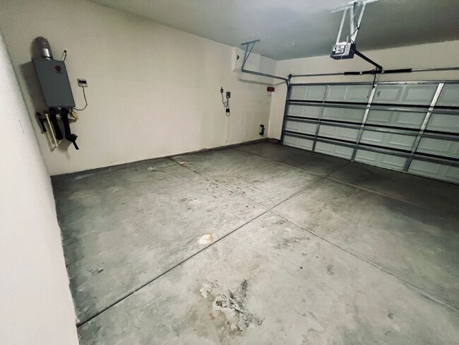 Building Photo - Gorgeous 2 bedroom and 2 bathroom home in ...